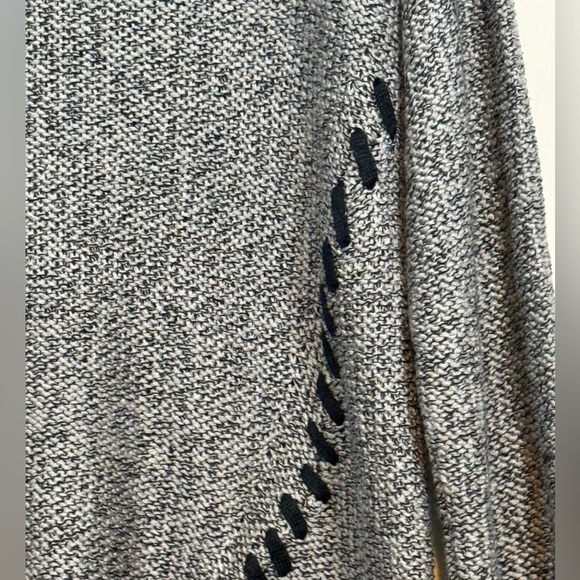 Jean Machine Women’s Gray Marled Knit V-Neck Sweater with Cutout Detail Size L - Picture 5 of 6